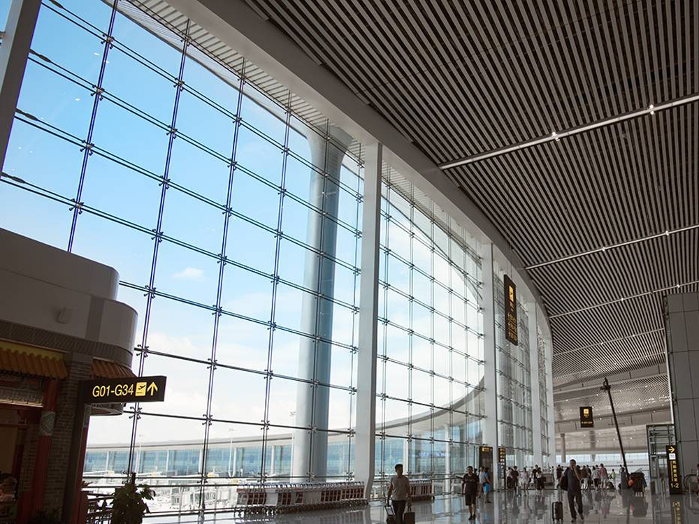 The application of spider fittings in the glass curtain walls of airport steel structure buildings.