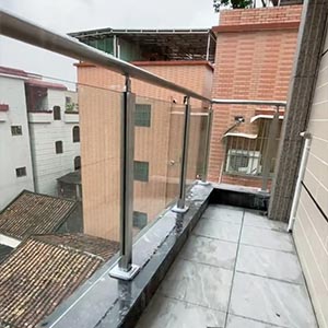 Djibouti City Balcony Project Guide: Stainless Steel Post Glass Railing Installation + Handrail Bracket (Clean, Modern, Coastal-Ready)